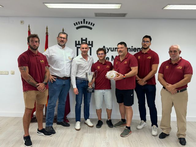 El Ayuntamiento de Murcia recibe al equipo senior masculino del XV Rugby Murcia tras su ascenso a Primera Valenciana