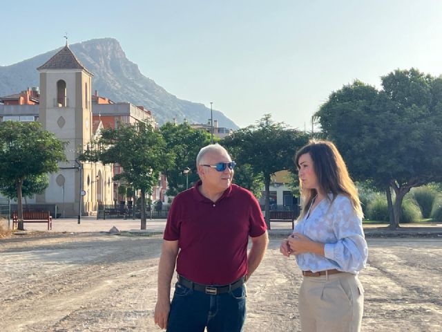 El Ayuntamiento actúa en un solar de 5.800 m² en Cobatillas dentro del plan intensivo de limpieza