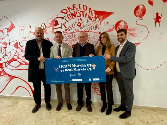 El Ayuntamiento de Murcia dona 6.000 euros de la recaudación del partido solidario disputado por el Real Murcia y el UCAM Murcia CF