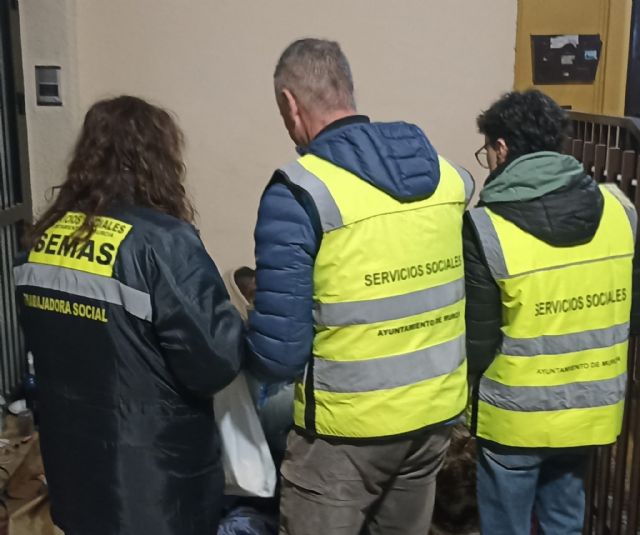 La Operación Frío del Ayuntamiento de Murcia intensifica la atención a personas sin hogar ante las condiciones meteorológicas adversas
