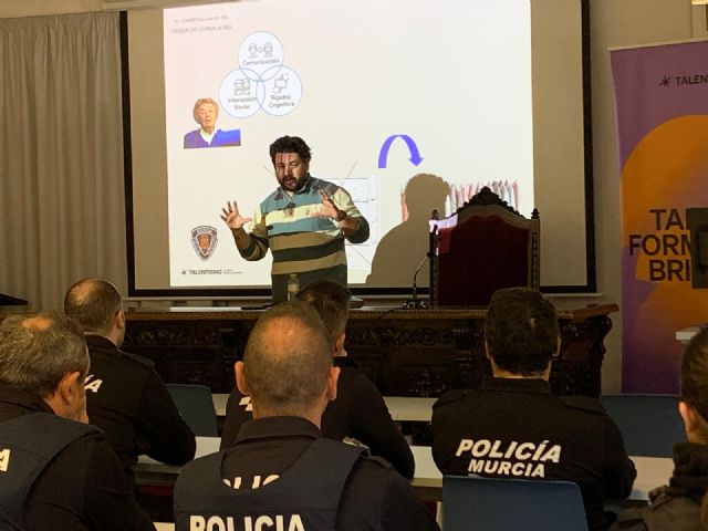 TALENTISMO forma a la Policía Local de Murcia para mejorar la atención a personas con autismo