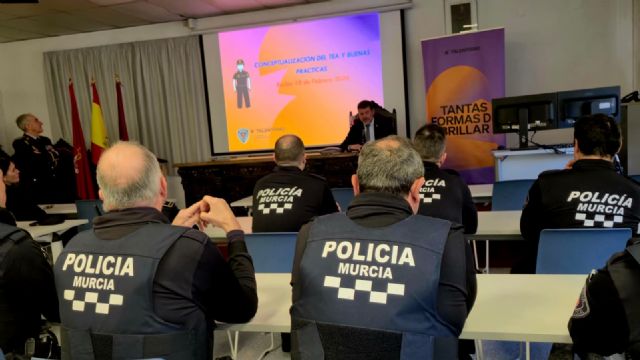 El Ayuntamiento de Murcia refuerza la formación de la Policía Local para mejorar la atención a personas con autismo