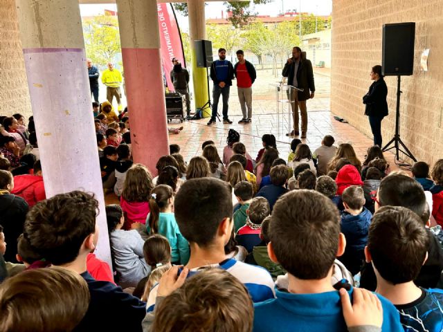 El Plan Foresta dota de nuevo arbolado al CEIP pintor Pedro Cano de El Palmar