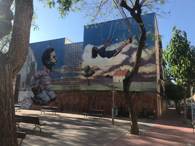 Un espectacular mural de ´realismo mágico´ se alza en el jardín de Santa Rosa