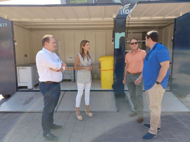 Los vecinos de La Flota cuentan con un nuevo ecopunto fijo para el depósito de residuos especiales del hogar