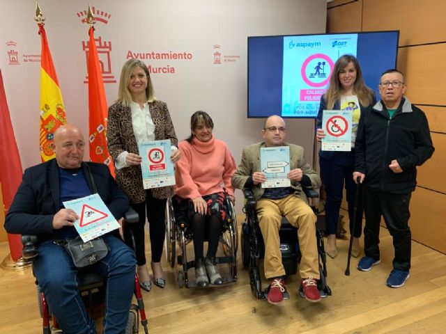 El Ayuntamiento y ASPAYM Murcia lanzan una campaña para dar visibilidad a los obstáculos que encuentran las personas con movilidad reducida en entornos urbanos