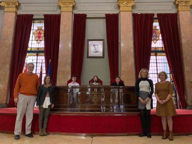 Alumnos del IES Licenciado Francisco Cascales convierten el Salón de Plenos del Ayuntamiento en sede del Parlamento Europeo