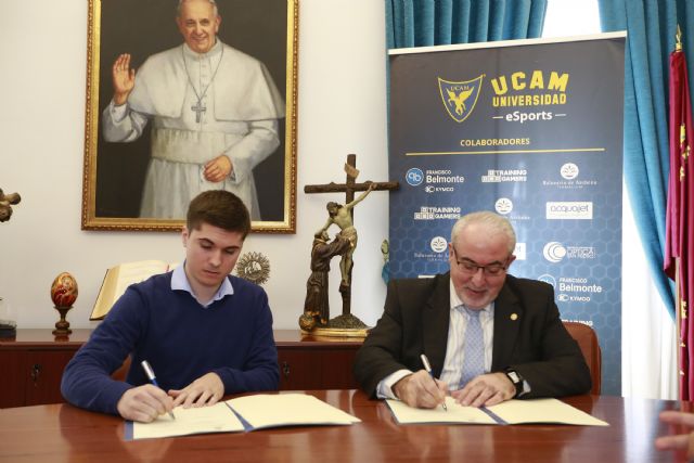 Ángel Pérez (magoangelESP), primer youtuber becado por una universidad española