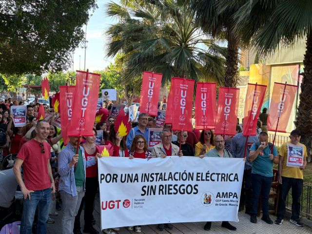 La comunidad educativa del CEIP Santa María de Gracia echa chispas con la instalación eléctrica