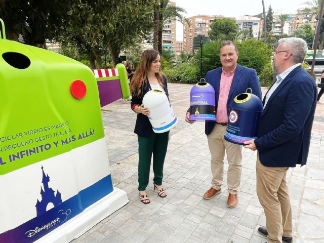 Murcia anima a las familias a reciclar vidrio con iglús inspirados en personajes de Disney