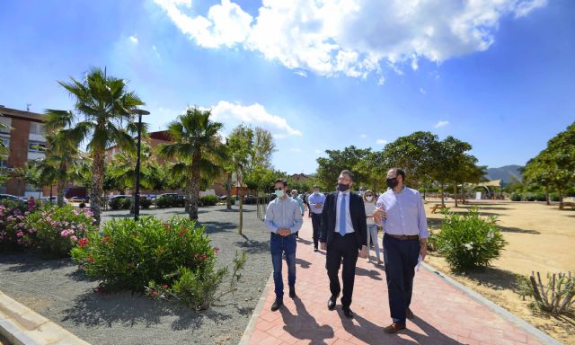 El parque de La Paz, una zona verde de más de 17.300 m2 que abre a las familias de El Palmar con más de 300 árboles
