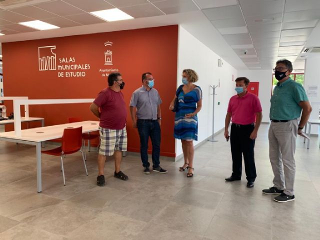 La Sala de Estudio de Ronda Sur cuenta con una puerta motorizada para facilitar el acceso a personas con movilidad reducida