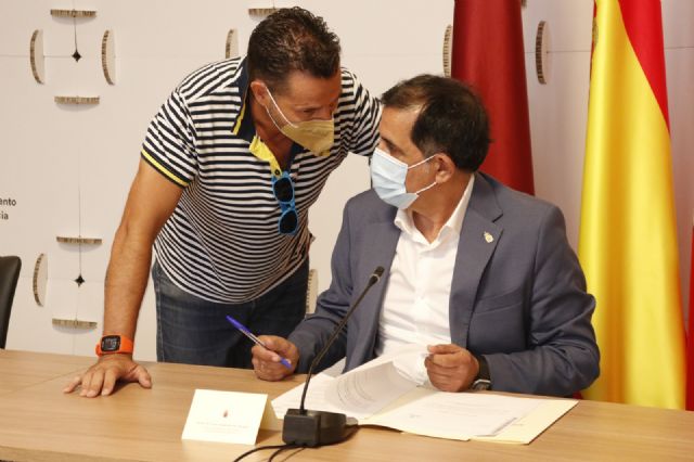 Los vecinos de las viviendas municipales del Espíritu Santo y del Infante verán mejorada su calidad de vida gracias a dos programas de intervención sociocomunitaria