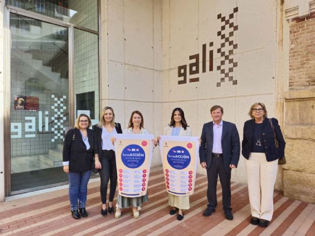 Educación pone en marcha el II Ciclo de Charlas para Familias centrado en temas de actualidad como IA y ansiedad en los adolescentes