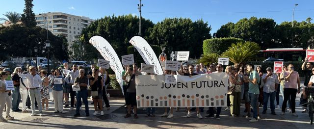 Los vecinos de Joven Futura consiguen la unanimidad para legalizar la urbanización tras la manifestación de septiembre