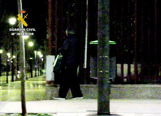 La Guardia Civil sorprende a un vecino de Murcia envenenando una colonia felina