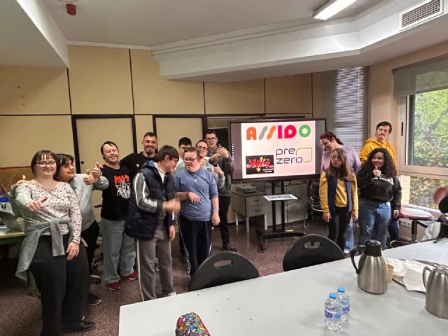 Murcia celebra el Día Mundial del Síndrome de Down con una obra de arte colectiva en Plaza Bohemia