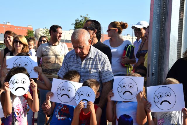 Cambiemos Murcia denuncia que la Consejería de Educación invierte lo mismo en tres concertados que en climatizar todos los colegio públicos