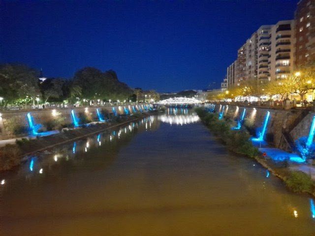 Murcia se suma a la 'Noche Azul' por el Día Mundial del Refugiado