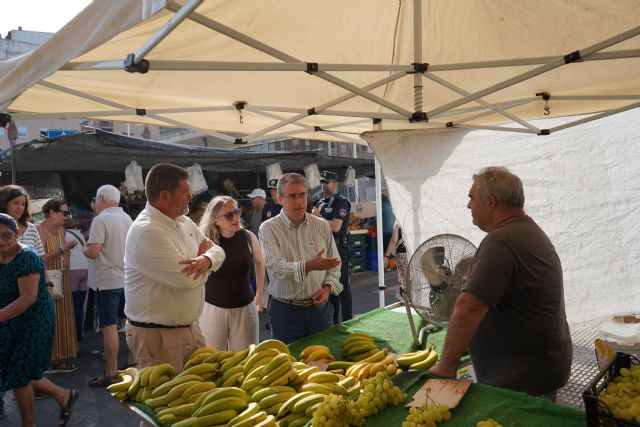La Policía Local refuerza la vigilancia en los 54 mercados semanales que se celebran en Murcia