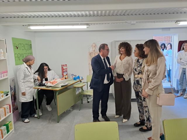 El IES José Planes de Murcia estrena nueva aula-oficina de Farmacia