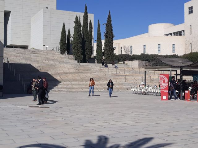 Se busca plaza para convivir 1300 estudiantes de la UMU