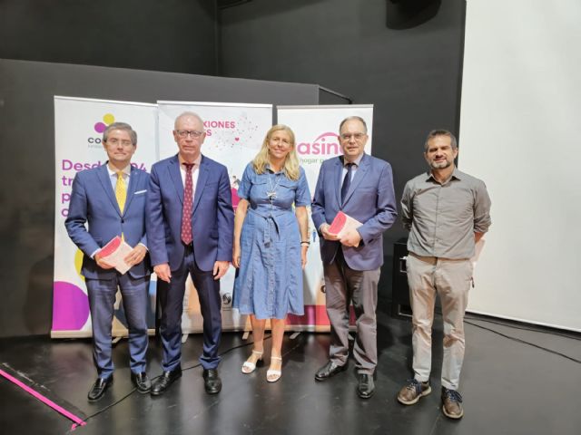 Cerca de una veintena de ponentes nacionales debaten sobre el futuro de vivienda y ciudades más sostenibles e inclusivas