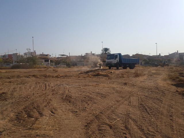 El Ayuntamiento de Murcia lleva a cabo labores de limpieza y vallado en 90.000 m2 de solares de titularidad municipal