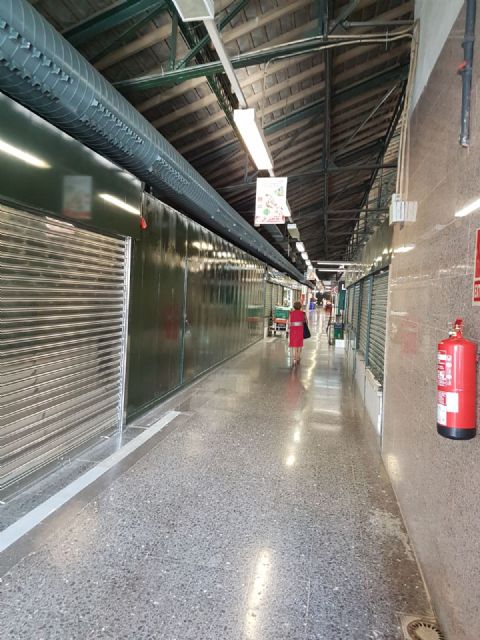 El PSOE denuncia la dilatación en más de un año en el trámite de licencias de apertura de los puestos de las plazas de abastos