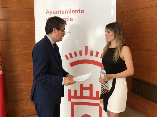 Murcia será un laboratorio de pruebas de un nuevo asfalto frío que reduce la radiación, el ruido, la contaminación y la temperatura del aire