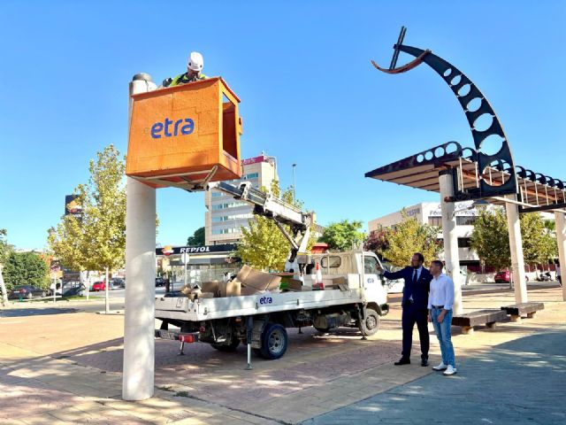 Más de 220 nuevas luminarias y una treintena de proyectores con tecnología LED renuevan la iluminación del entorno del Palacio de los Deportes