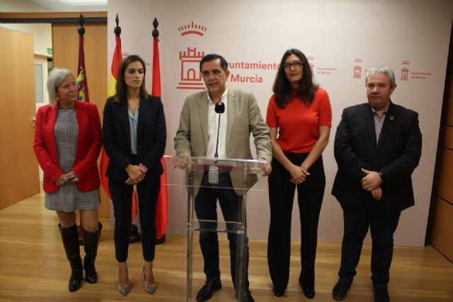 El PSOE se muestra 'impresionado' por las acusaciones de Gómez y reclama la revisión de los grandes contratos ya