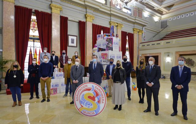 La generosidad de la Agrupación Sardinera brilla más que nunca esta Navidad