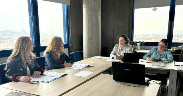 El programa Siempre Acompañados llegó en 2024 a 157 personas en situación de soledad en el municipio de Murcia