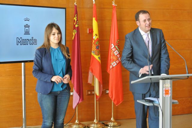 Un nuevo sistema piloto de sombraje permitirá disfrutar más de la zona de juegos infantiles de la Plaza de Castilla