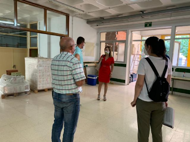 El colegio de San Andrés de Murcia mejora sus instalaciones con reparaciones puntuales de albañilería y la reforma de los aseos de la planta baja