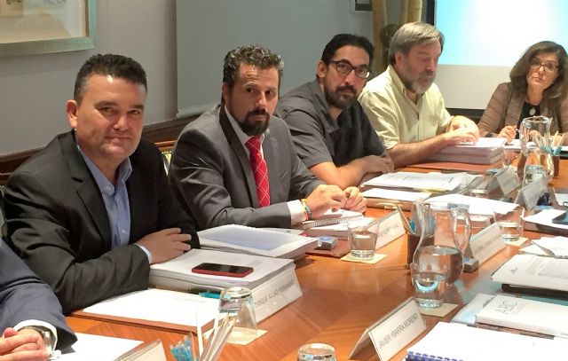 El PSOE considera que una mejor gestión y control público sobre Emuasa permitirán una bajada mayor del precio del agua