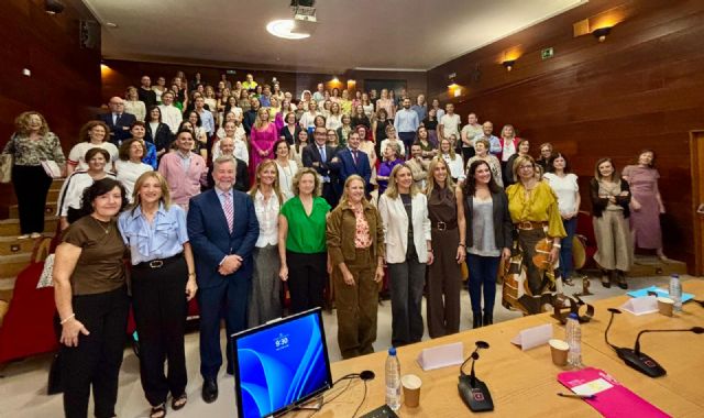 Murcia celebra los 30 años del servicio municipal de Teleasistencia poniendo rostro y voz a los usuarios y profesionales que hacen posible el programa