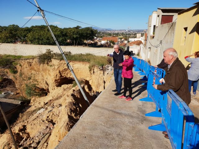 Un desprendimiento de rocas afecta a dos viviendas de Torreagüera