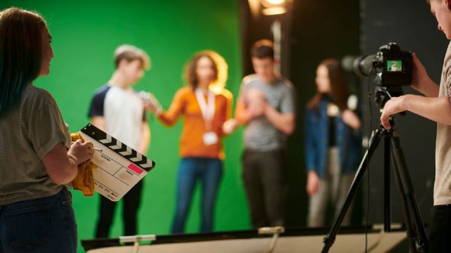 La colaboración interdisciplinar entre estudiantes promueve sus capacidades comunicativas y refuerza la comprensión de conocimientos, según una investigación de la UMU