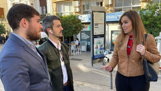 El PSOE deja a los jóvenes murcianos sin servicio de Búho Bus estas navidades