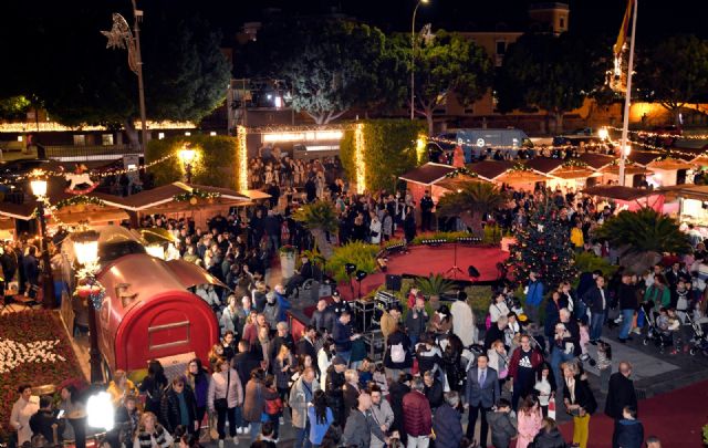 Ilustraciones en directo este sábado en el Mercadillo de Navidad de mano de la popular influencer Kalon Bay