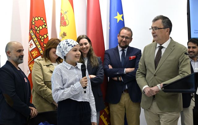 Murcia se viste de solidaridad con ´El Pañuelo de la Huerta´ en apoyo a los niños con cáncer
