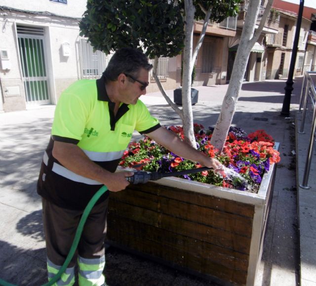 Parques y Jardines intensificará un 50% los recursos del actual sistema de riego en las zonas verdes durante el verano