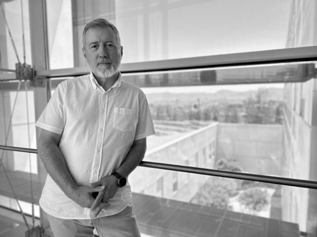 El catedrático Juan Ramón Ordoñana publica Eres tu ADN, un libro divulgativo sobre genética e identidad