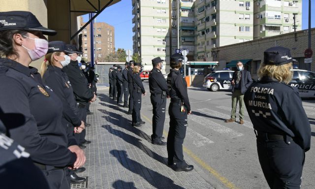 300 profesionales esenciales permanecen de guardia para velar por la seguridad de los murcianos en Navidad