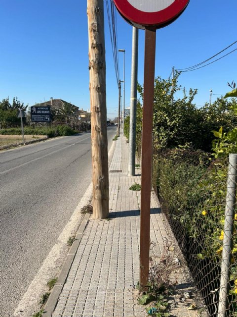 Vías públicas intransitables sin que el PP retire los obstáculos