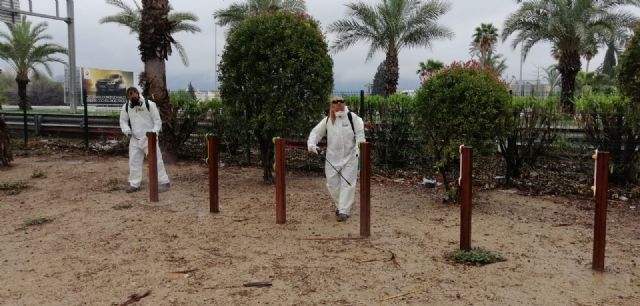 Parques y Jardines intensifica sus actuaciones de limpieza en las zonas de esparcimiento canino de todo el municipio