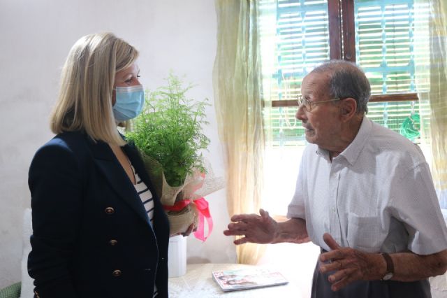Servicios Sociales homenajea a los usuarios del servicio de Ayuda a Domicilio que han cumplido 100 años
