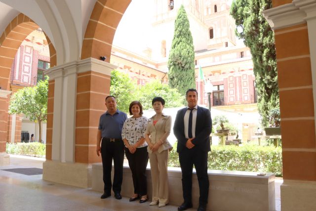 La UCAM firma un acuerdo con el Colegio Yinghe con el que impartirá formación en español en China